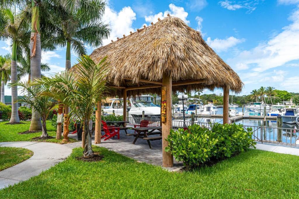 Waterfront, Pool, Tiki Bar & Grill, Gym, Location! Sarasota Exterior foto