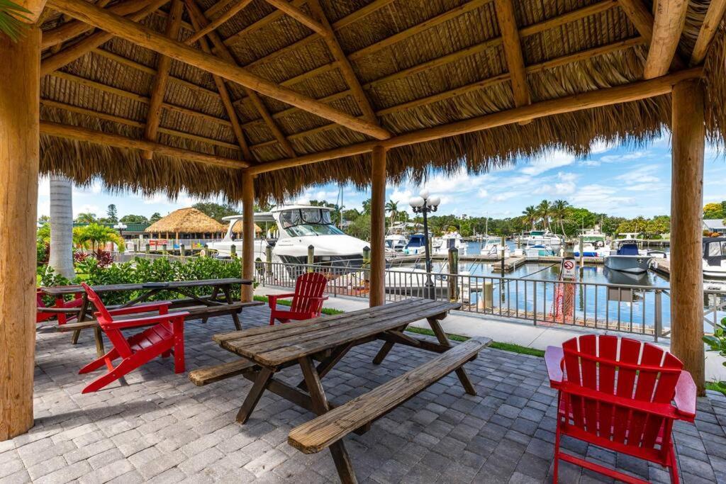 Waterfront, Pool, Tiki Bar & Grill, Gym, Location! Sarasota Exterior foto