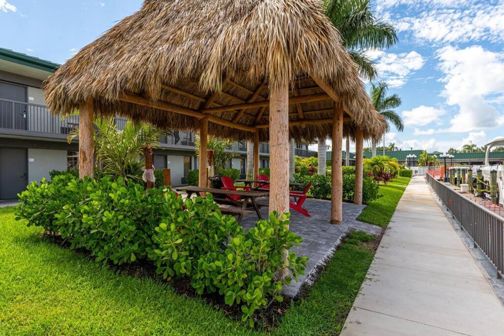 Waterfront, Pool, Tiki Bar & Grill, Gym, Location! Sarasota Exterior foto